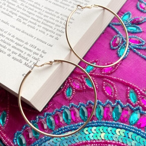 LARGE  CLASSIC GOLD HOOPS - Picture 3 of 5